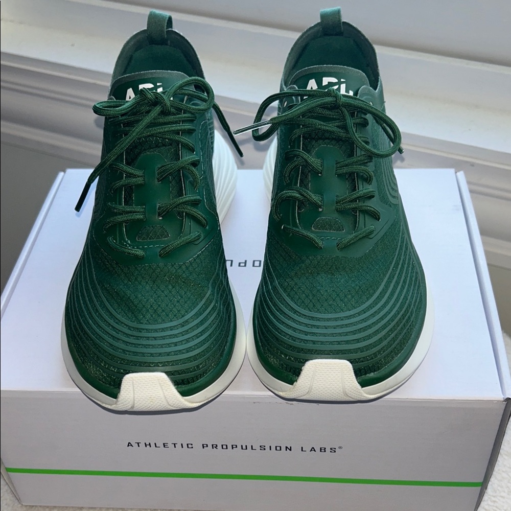 APL Women’s Dark Green Streamline Athletic Shoes 7.5